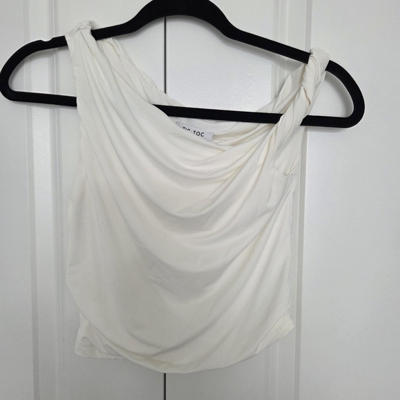 Off The Shoulder Top. - Picture 3 of 4